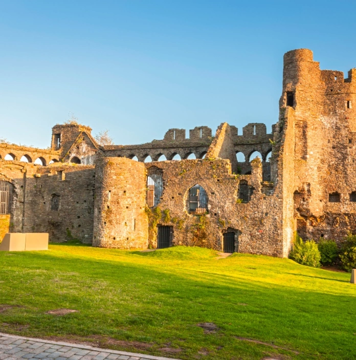 Views of the ruins of a castle in the sunlight.