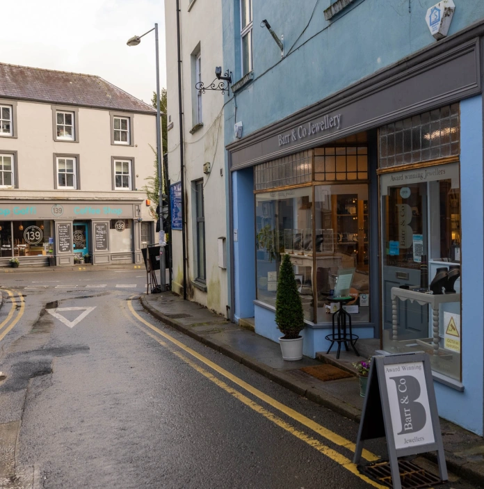 External shot of a jewellery shop.