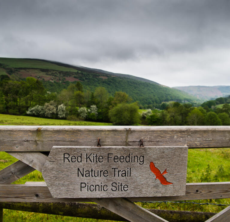 Gate with sign directing to a red kite nature trail.