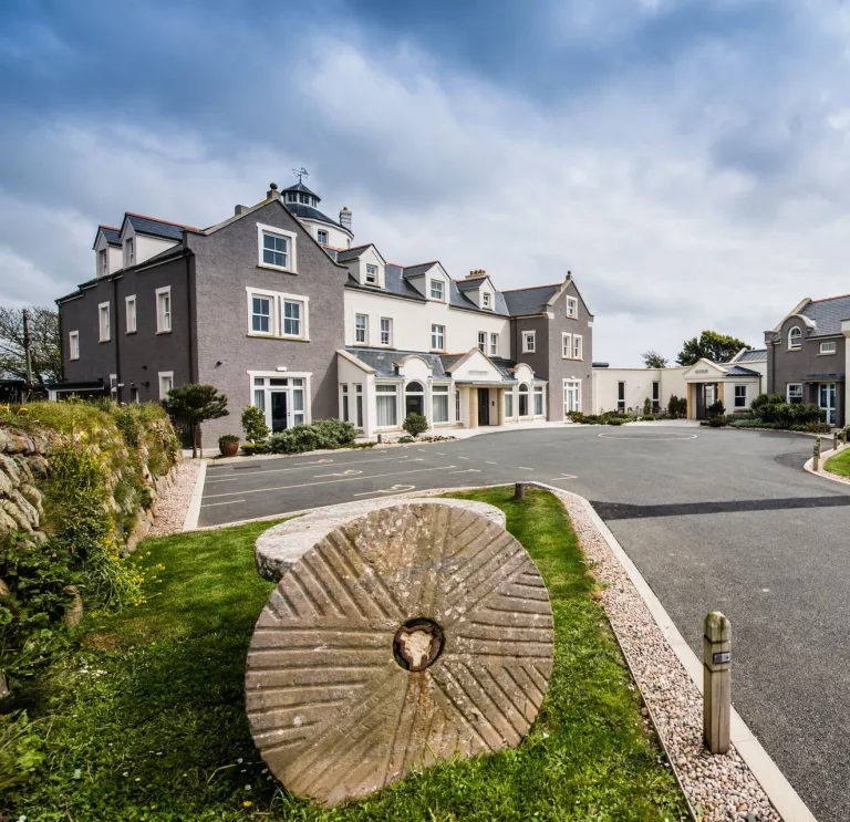 Driveway leading to a luxury hotel.