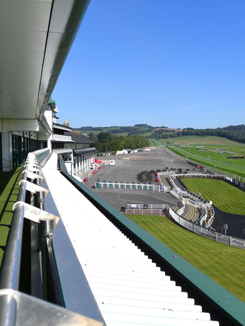 The length of a racecourse as seen from a viewing box.